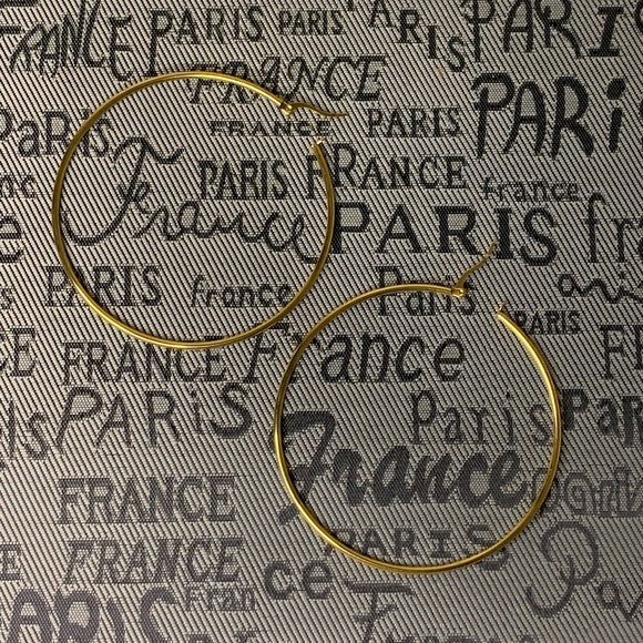 extra large hoop earrings in gold tone - Picture 3 of 6